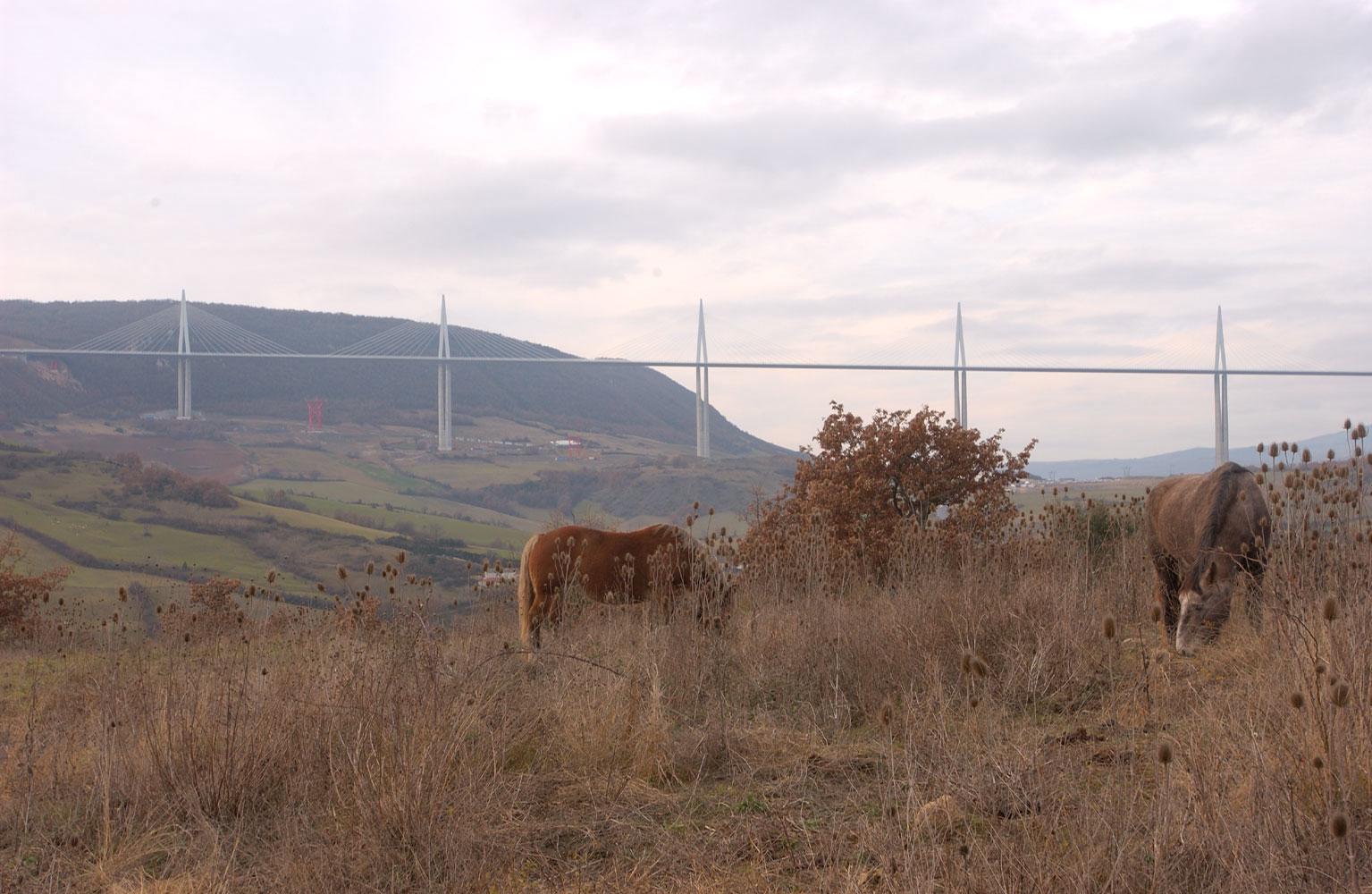 foster-partners-nigel-young-millau-viaduct.jpg
