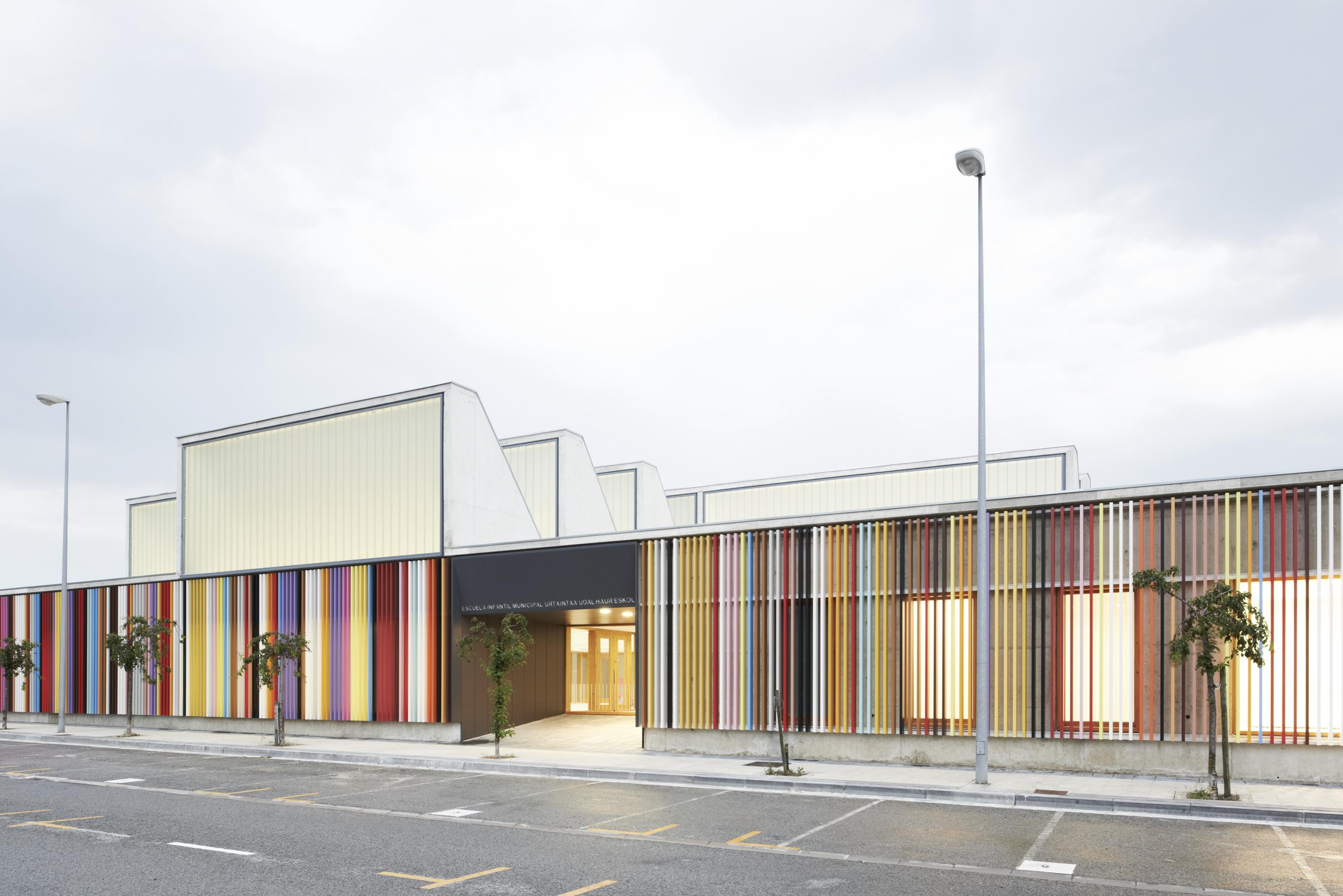 School project shopping. Детский сад в Испании здание. Фасад школы. Фасады современных школ. Фасады школьных зданий.
