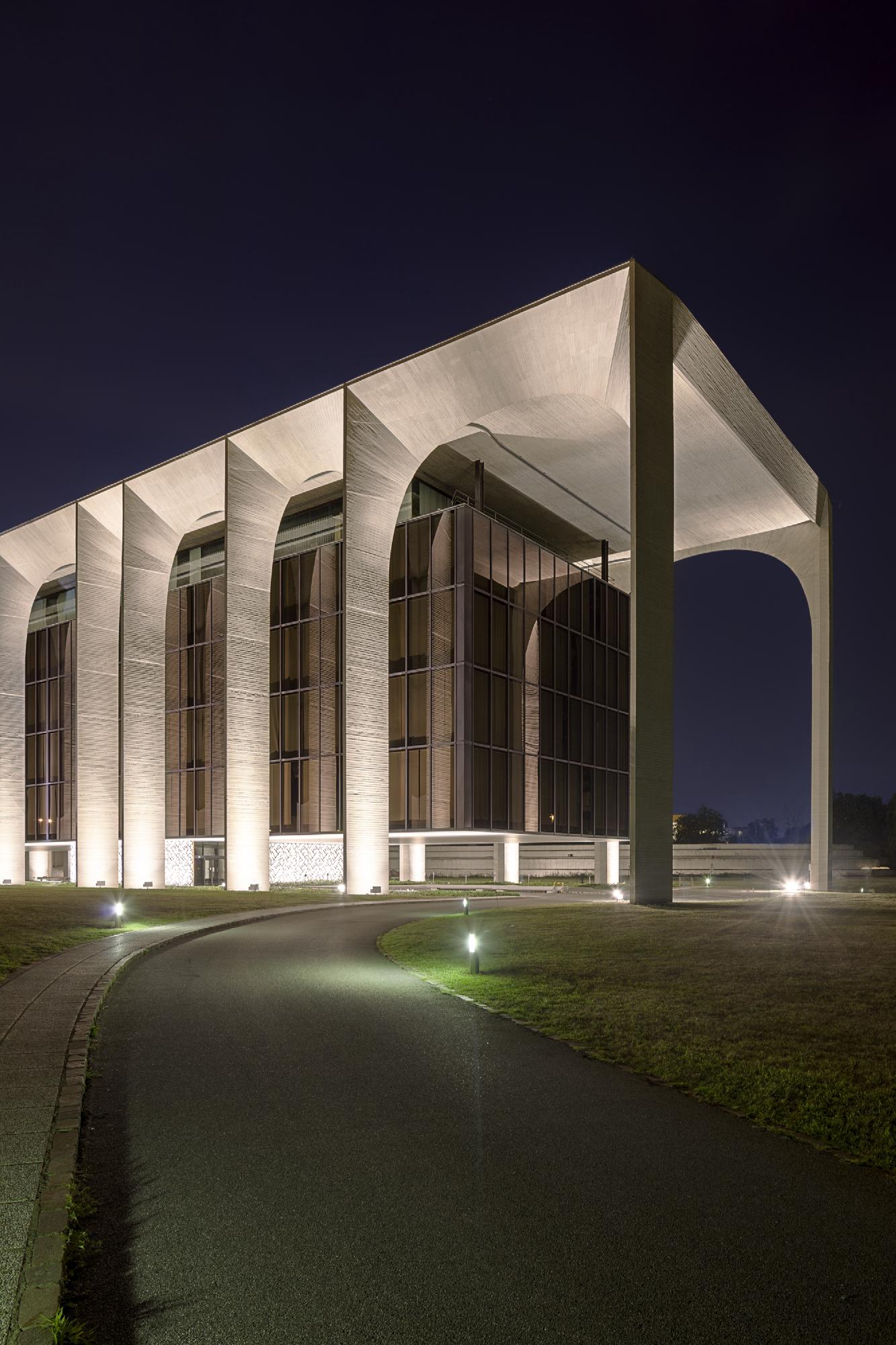 Oscar Niemeyer, Davide Galli · Mondadori Headquarter · Divisare