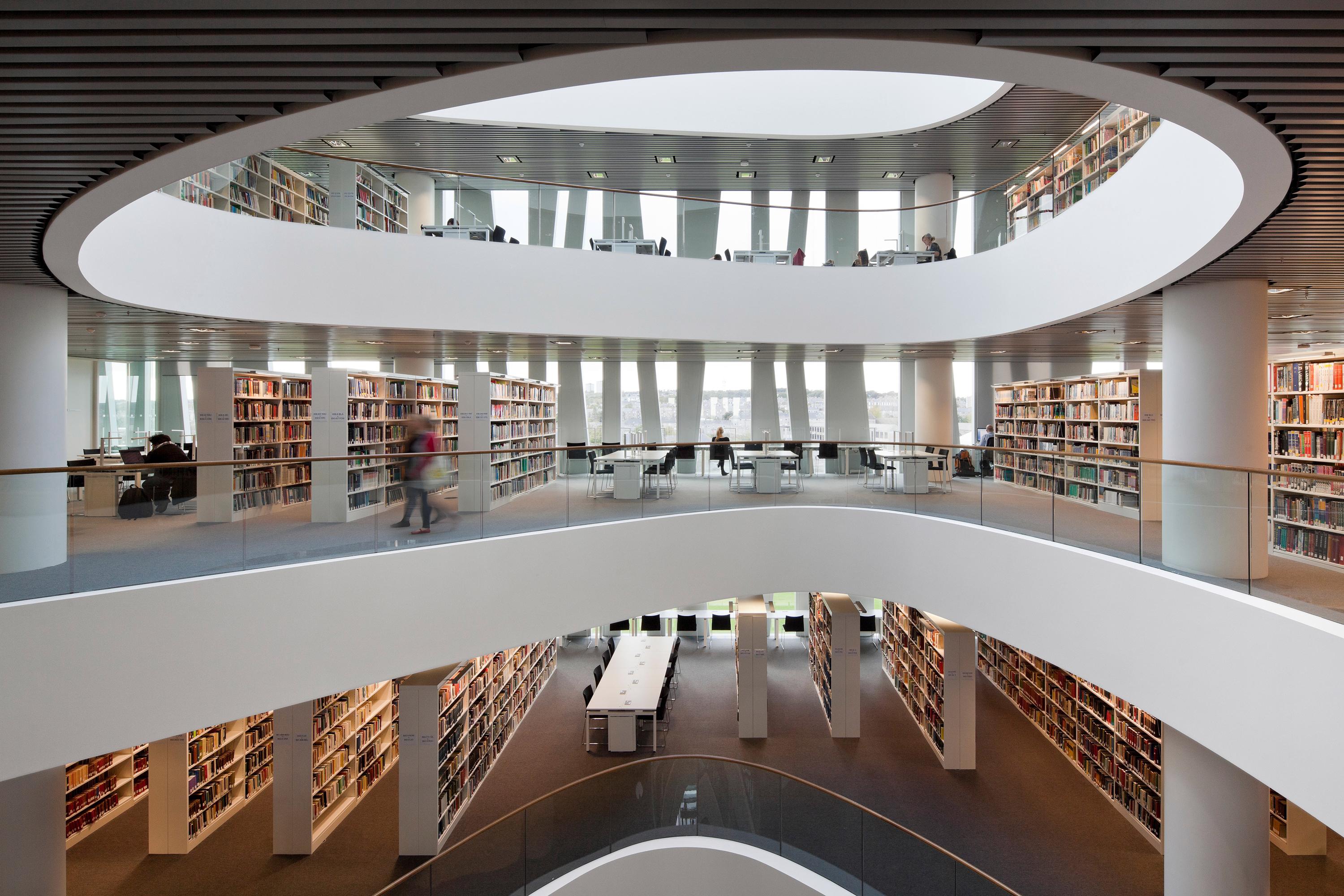 Modern libraries. Библиотека Абердинского университета Шотландия. Библиотека Абердинского университета внутри. Абердинский университет внутри. University of Otago библиотека.